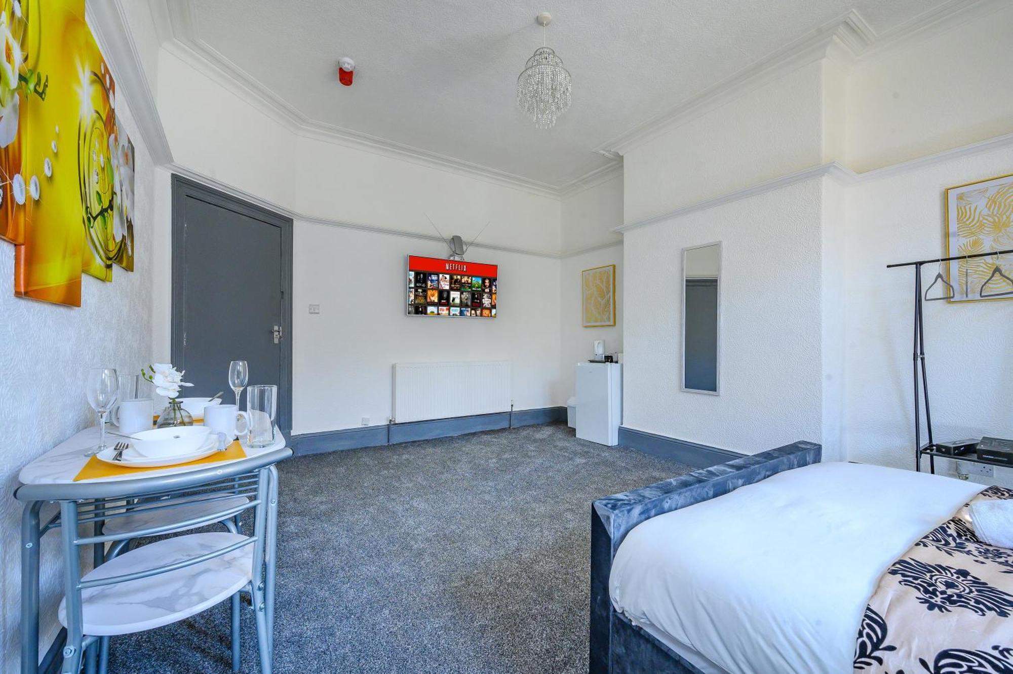 -Rf7H- For Your Relaxed & Cosy Free Parking Leeds  Exteriör bild